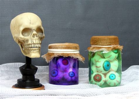 Fake Eyeballs DIY Decor for Halloween - Morena's Corner