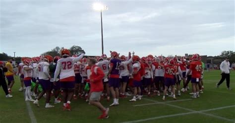 Swinney sees 'great energy' in first Gator Bowl practice in Florida | TigerNet