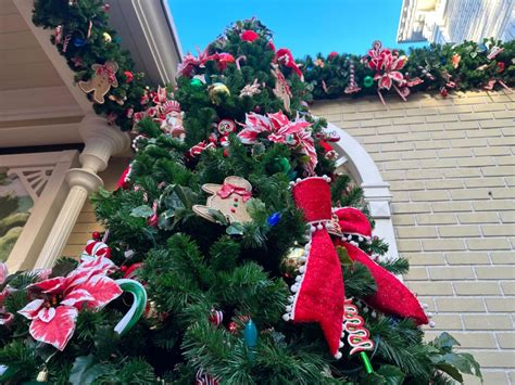 PHOTOS: First Christmas Decorations Arrive at Magic Kingdom for 2023 ...