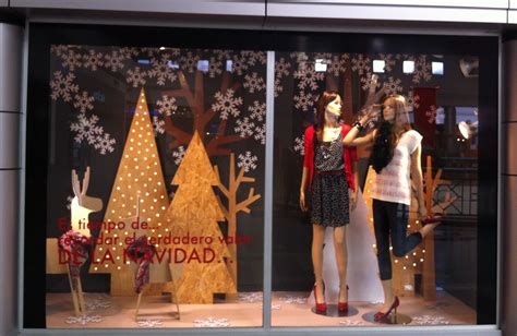 Pin de Luz Otaegui en vitrinas para navidad | Vitrinas de tienda, Vitrinas, Compras