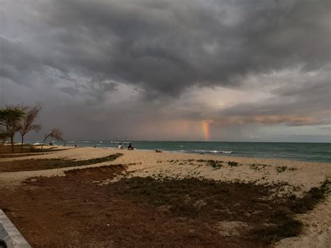 6:18 PM at Nimitz Beach today 🌈 : r/Hawaii