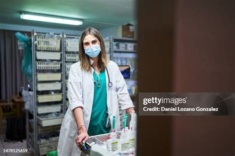 1,111 Hospital Emergency Room Staff Stock Photos, High-Res Pictures, and Images - Getty Images