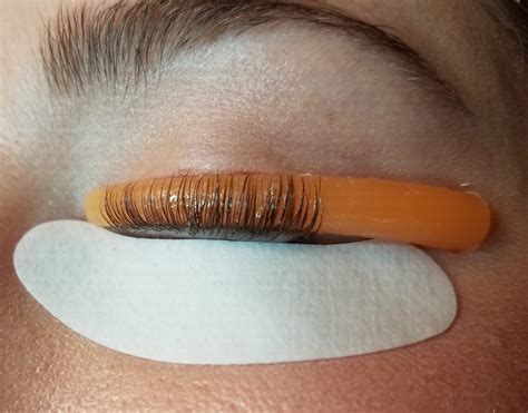 Eyelash permanent wave procedure step by step - Vogue - Best Inspirations for Luxury Beauty Care