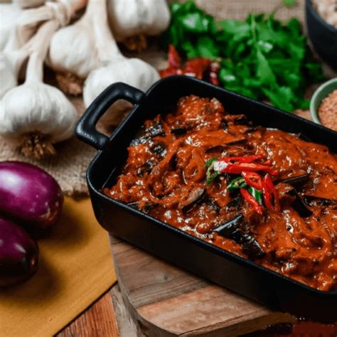 Slow Cooked Aubergine and Coconut Curry 450g (value pack) - Vegan - The Survivalist