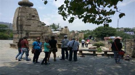 Tourists flock to Baijnath Dham - बैजनाथ धाम में पर्यटकों से चहल-पहल