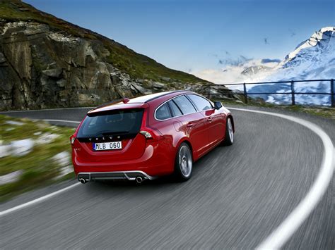 Car Pictures: Volvo V60 R-Design 2011