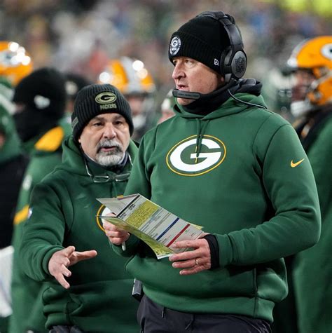 Green Bay Packers fire defensive coordinator Joe Barry after three seasons - Yahoo Sport