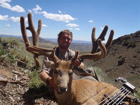 Follow the Hunt: Trophy Mule Deer - Backcountry Double