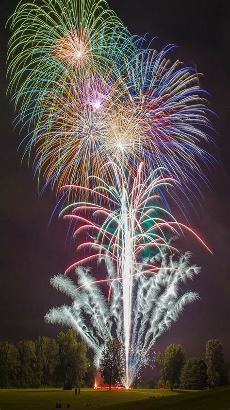 Fireworks at ground level. - photographer Rolour Garcia | Fireworks photography, Fireworks ...