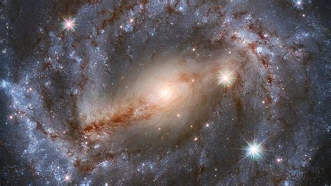 El telescopio Hubble capta cientos de estrellas bebés recién formadas