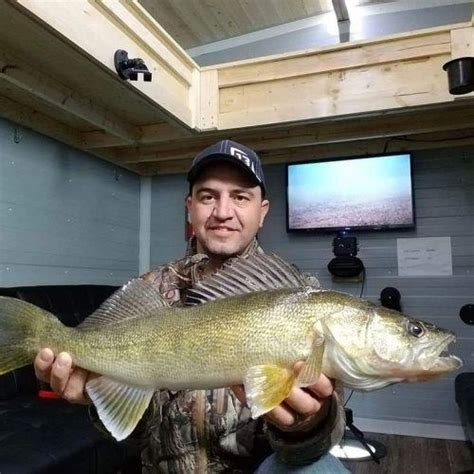 Ice Fishing Cabin Rentals - Gull Lake Fishing Charters