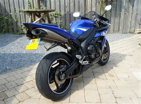 2004 Yamaha YZF R1 - Moto.ZombDrive.COM