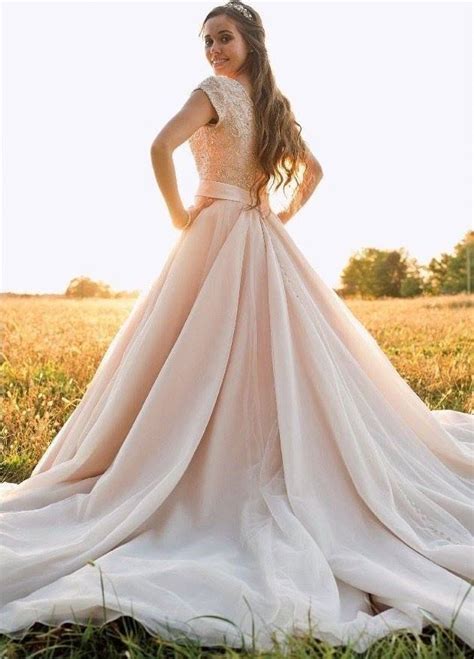 Jessa Seewald's wedding dress. | Modest bridal dresses, Jessa duggar wedding dress, Short ...