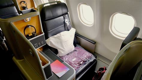 Qantas Business Class Review - Airbus A330 'Business Suite' - Auckland ...