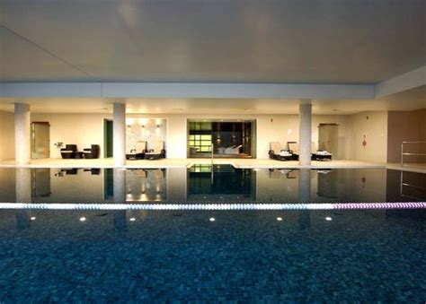 Relaxing Oxfordshire golf & spa hotel stay near Bicester Village ...