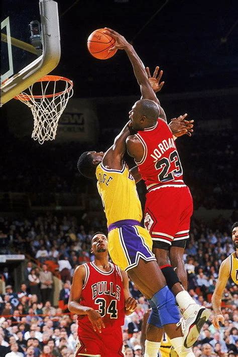 Michael Jordan Dunk : Michael Jordan Dunk Photos and Premium High Res Pictures ... - Herve ...