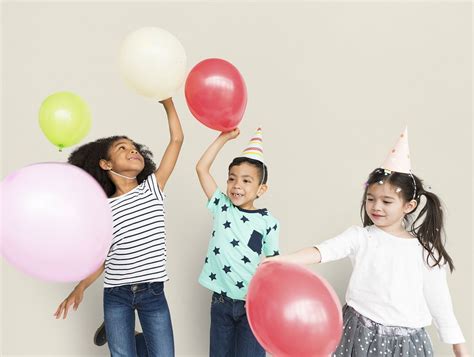 Little Children Party Balloon Concept | Premium Photo - rawpixel