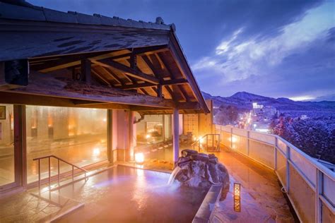 12 Breathtakingly Beautiful Onsen Resorts To Visit This Autumn (With ...