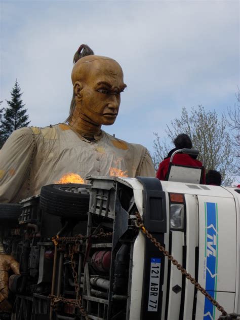 The geyser of Reykjavik : Royal de Luxe