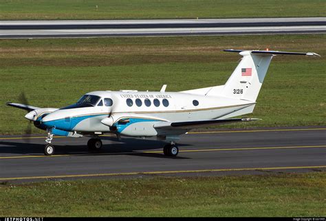 73-1216 | Beechcraft C-12 Huron | United States - US Air Force (USAF) | sas1965 | JetPhotos