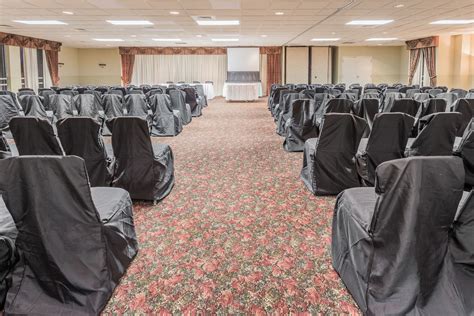 Days Hotel by Wyndham Danville Conference Center | Danville, IL Hotels