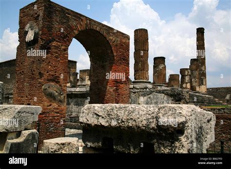 Pompeii, Italy; Historic Italian ruins, aftermath of volcanic eruption Stock Photo - Alamy