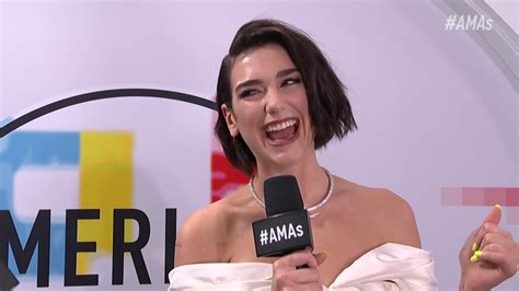 Dua Lipa Red Carpet Interview - AMAs 2018 - YouTube