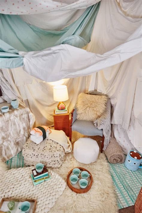 An Interior Designer’s Tips for Building an Awesome Indoor Fort | Indoor forts, Build a fort ...