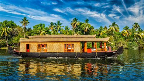 Best Tourist Places to Visit in Kerala