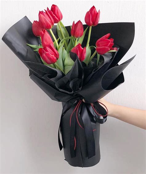 10 Pcs Red Tulips in a Bouquet To Manila | Delivery 10 Pcs White Tulips in a Bouquet To Philippines