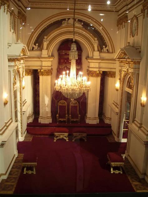 Throne room in buckingham palace | Buckingham palace, Throne room ...