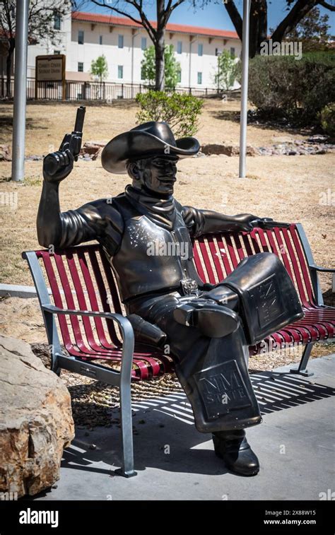 Sculpture of mascot pistol pete hi-res stock photography and images - Alamy