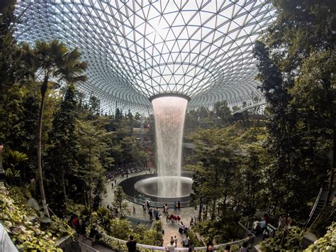 The Rain Vortex - Jewel Changi Airport [S8 & Moment Super Fish Eye ...