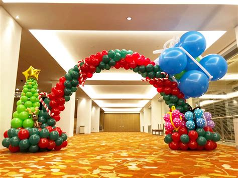 Christmas Balloon Arch Decoration | THAT Balloons