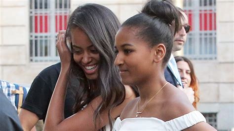 Malia & Sasha Obama’s 1st Kisses Were In White House: Michelle Reveals ...