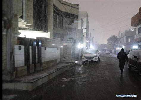 Rare snow pleases people in Iraq's Baghdad - Xinhua | English.news.cn