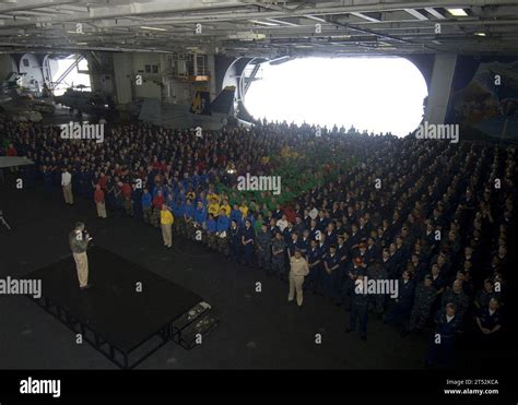 Uss george washington crew hi-res stock photography and images - Alamy