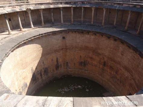 Well Inside Gwalior Fort | Veethi