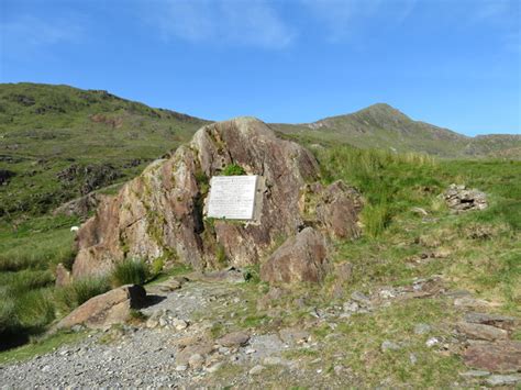 Gladstone Rock in Cwm Llan © Gareth James cc-by-sa/2.0 :: Geograph Britain and Ireland