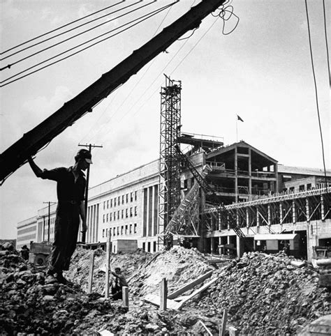 Pentagon: Photos From the Construction of a Colossal Office Building