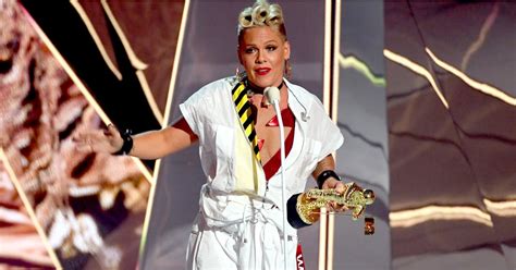 Pink's Video Vanguard Speech at 2017 MTV VMAs | POPSUGAR Celebrity