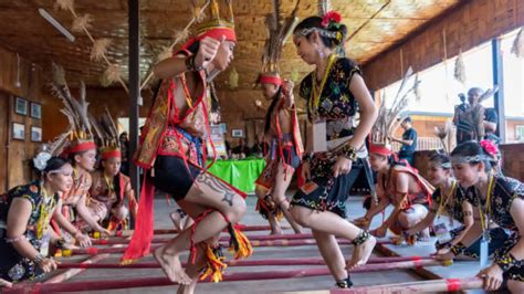 Gujarat School students indulge in Mizoram's traditional Cheraw Dance ...