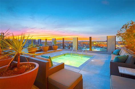 6 Tantalizing Urban Rooftop Pool Apartments