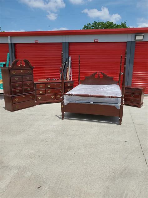 Bedroom Set Queen Size for sale in Fort Worth, TX - 5miles: Buy and Sell