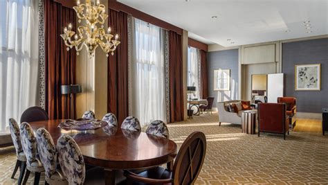 Luxury Hotel Suites in Houston | Omni Houston Hotel