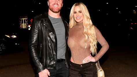 Kim Zolciak drops divorce against former NFL husband Kroy Biermann | FOX 5 Atlanta