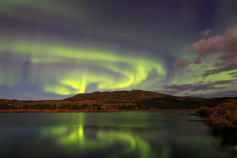 Auroras en la playa: tormenta solar desata espectacular pirotecnia celeste (FOTOS)