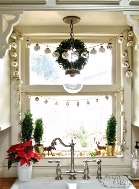 40+ Stunning Christmas Window Decorations Ideas – All About Christmas