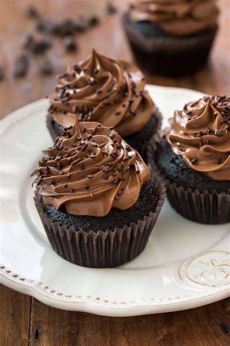 Ultimate Chocolate Cupcakes - Pretty. Simple. Sweet.