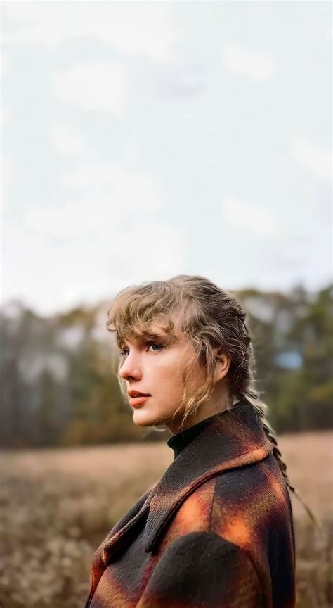 Taylor Swift Wallpaper | WhatsPaper